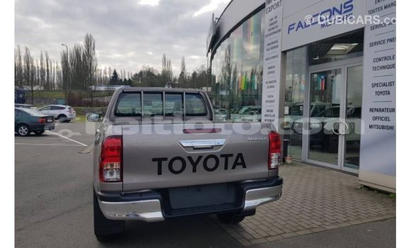 Buy Import Toyota Hilux Brown Car in Import - Dubai in Artibonite Buy Import Toyota Hilux Brown Car in Import - Dubai in Artibonite