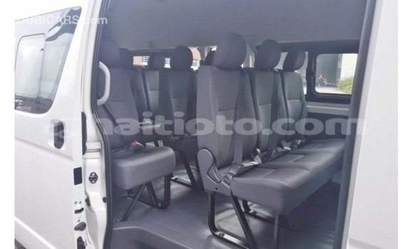 Acheter Import Voiture Toyota Hiace Blanc à Import - Dubai, Artibonite Acheter Import Voiture Toyota Hiace Blanc à Import - Dubai, Artibonite