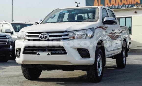 Acheter Import Voiture Toyota Hilux Blanc à Import - Dubai, Artibonite Acheter Import Voiture Toyota Hilux Blanc à Import - Dubai, Artibonite
