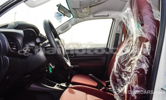 Acheter Import Voiture Toyota Hilux Blanc à Import - Dubai, Artibonite Acheter Import Voiture Toyota Hilux Blanc à Import - Dubai, Artibonite