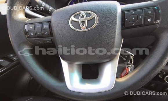 Acheter Import Voiture Toyota Hilux Noir à Import - Dubai, Artibonite Acheter Import Voiture Toyota Hilux Noir à Import - Dubai, Artibonite
