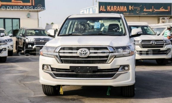 Acheter Import Voiture Toyota Land Cruiser Blanc à Import - Dubai, Artibonite Acheter Import Voiture Toyota Land Cruiser Blanc à Import - Dubai, Artibonite