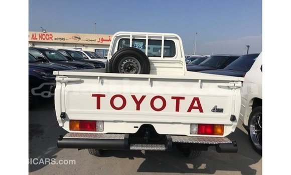 Acheter Import Voiture Toyota Land Cruiser Blanc à Import - Dubai, Artibonite Acheter Import Voiture Toyota Land Cruiser Blanc à Import - Dubai, Artibonite