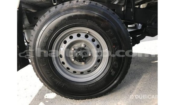 Acheter Import Voiture Toyota Land Cruiser Blanc à Import - Dubai, Artibonite Acheter Import Voiture Toyota Land Cruiser Blanc à Import - Dubai, Artibonite