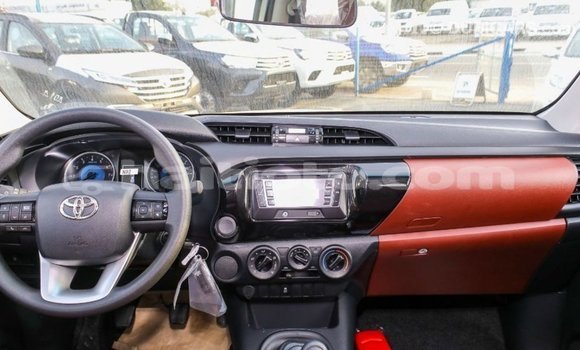 Acheter Import Voiture Toyota Hilux Blanc à Import - Dubai, Artibonite Acheter Import Voiture Toyota Hilux Blanc à Import - Dubai, Artibonite