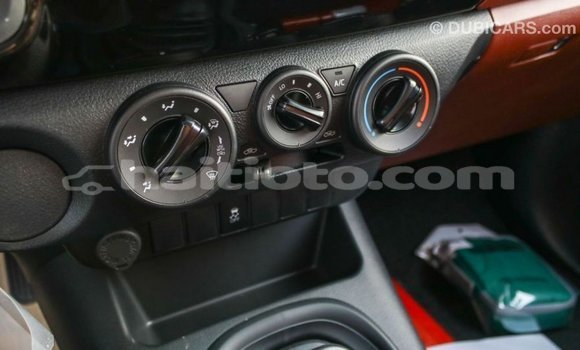 Acheter Import Voiture Toyota Hilux Blanc à Import - Dubai, Artibonite Acheter Import Voiture Toyota Hilux Blanc à Import - Dubai, Artibonite