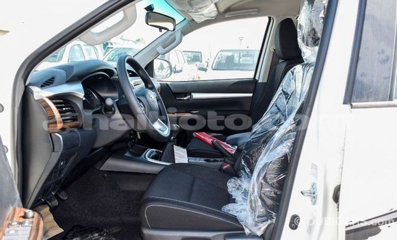 Acheter Import Voiture Toyota Hilux Blanc à Import - Dubai, Artibonite Acheter Import Voiture Toyota Hilux Blanc à Import - Dubai, Artibonite