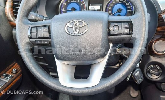 Acheter Import Voiture Toyota Hilux Blanc à Import - Dubai, Artibonite Acheter Import Voiture Toyota Hilux Blanc à Import - Dubai, Artibonite
