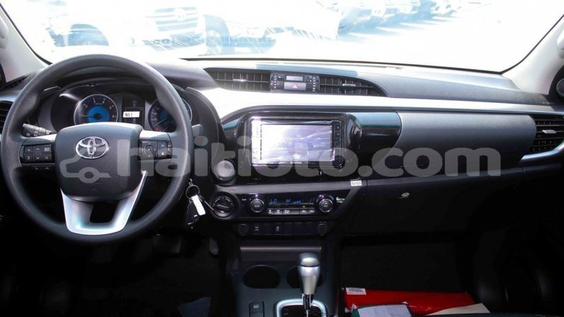 Big with watermark toyota hilux artibonite import dubai 2007