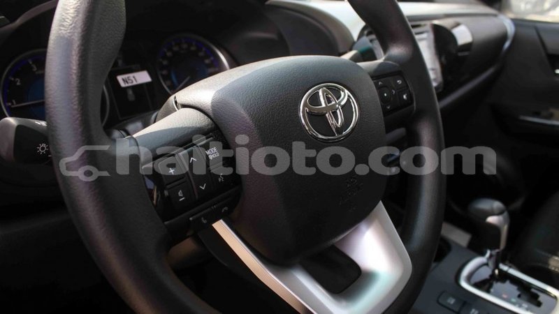 Big with watermark toyota hilux artibonite import dubai 2007