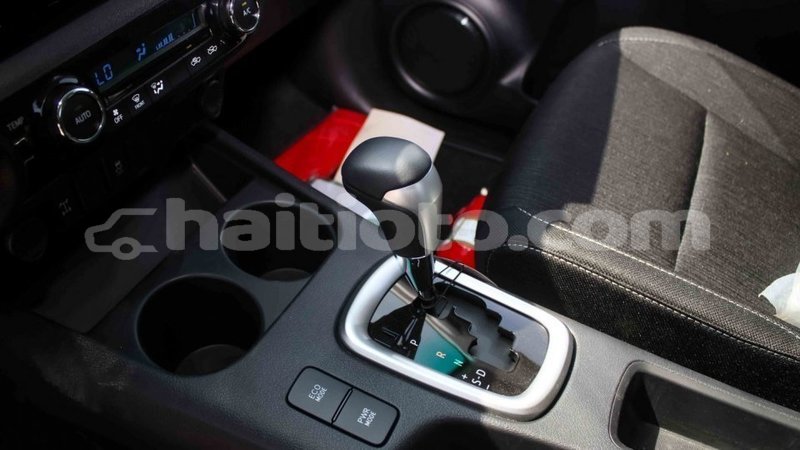 Big with watermark toyota hilux artibonite import dubai 2007