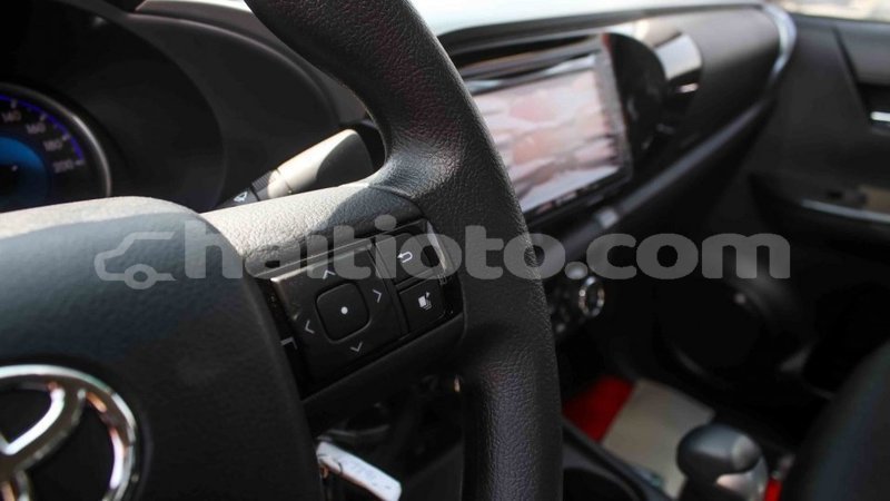 Big with watermark toyota hilux artibonite import dubai 2007