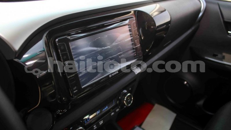 Big with watermark toyota hilux artibonite import dubai 2007