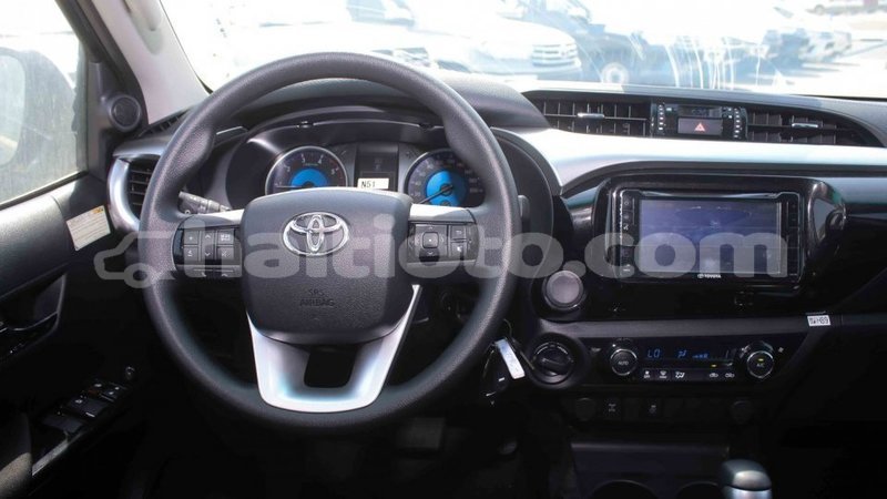 Big with watermark toyota hilux artibonite import dubai 2007