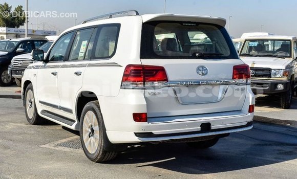 Acheter Import Voiture Toyota Land Cruiser Blanc à Import - Dubai, Artibonite Acheter Import Voiture Toyota Land Cruiser Blanc à Import - Dubai, Artibonite