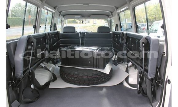 Acheter Import Voiture Toyota Land Cruiser Blanc à Import - Dubai, Artibonite Acheter Import Voiture Toyota Land Cruiser Blanc à Import - Dubai, Artibonite