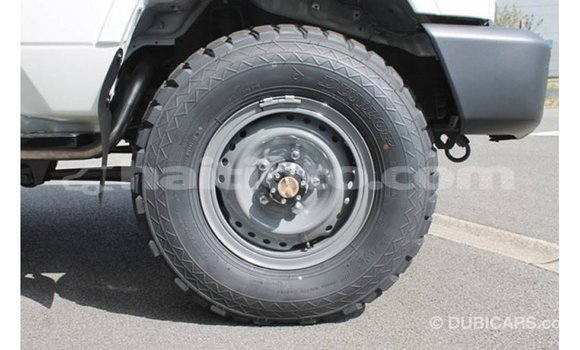 Acheter Import Voiture Toyota Land Cruiser Blanc à Import - Dubai, Artibonite Acheter Import Voiture Toyota Land Cruiser Blanc à Import - Dubai, Artibonite
