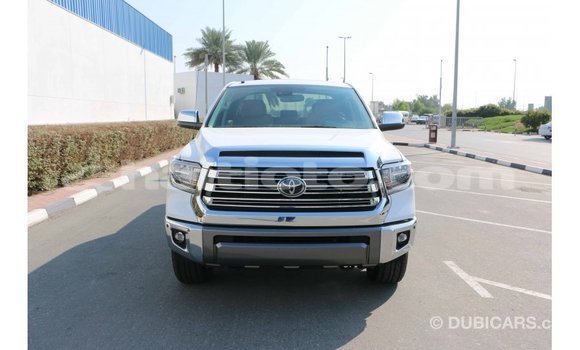 Acheter Import Voiture Toyota Tundra Blanc à Import - Dubai, Artibonite Acheter Import Voiture Toyota Tundra Blanc à Import - Dubai, Artibonite
