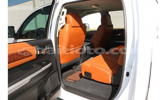 Acheter Import Voiture Toyota Tundra Blanc à Import - Dubai, Artibonite Acheter Import Voiture Toyota Tundra Blanc à Import - Dubai, Artibonite