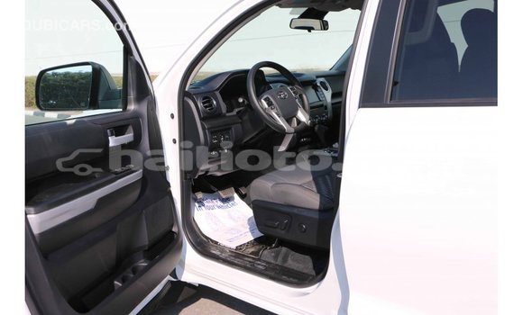 Acheter Import Voiture Toyota Tundra Blanc à Import - Dubai, Artibonite Acheter Import Voiture Toyota Tundra Blanc à Import - Dubai, Artibonite