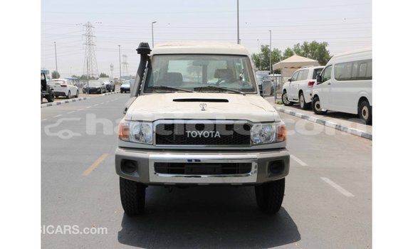 Acheter Import Voiture Toyota Land Cruiser Blanc à Import - Dubai, Artibonite Acheter Import Voiture Toyota Land Cruiser Blanc à Import - Dubai, Artibonite