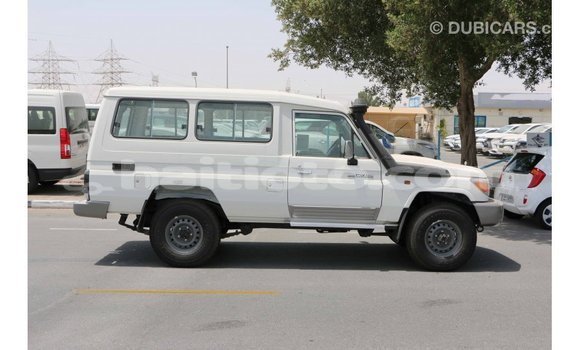 Acheter Import Voiture Toyota Land Cruiser Blanc à Import - Dubai, Artibonite Acheter Import Voiture Toyota Land Cruiser Blanc à Import - Dubai, Artibonite