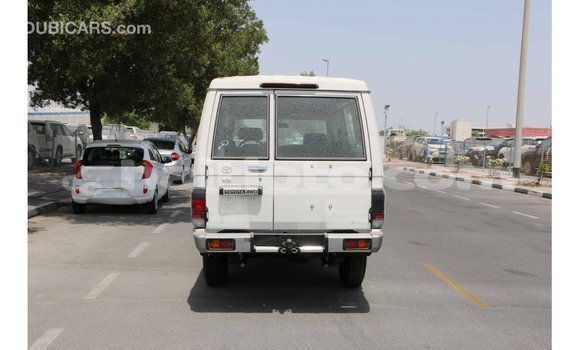 Acheter Import Voiture Toyota Land Cruiser Blanc à Import - Dubai, Artibonite Acheter Import Voiture Toyota Land Cruiser Blanc à Import - Dubai, Artibonite