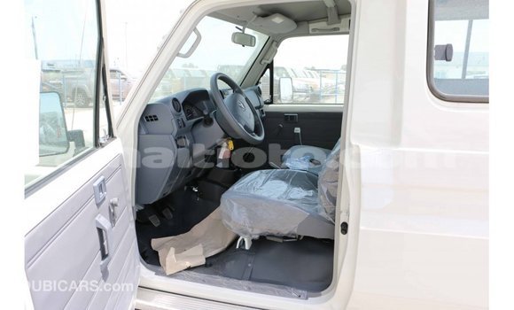Acheter Import Voiture Toyota Land Cruiser Blanc à Import - Dubai, Artibonite Acheter Import Voiture Toyota Land Cruiser Blanc à Import - Dubai, Artibonite