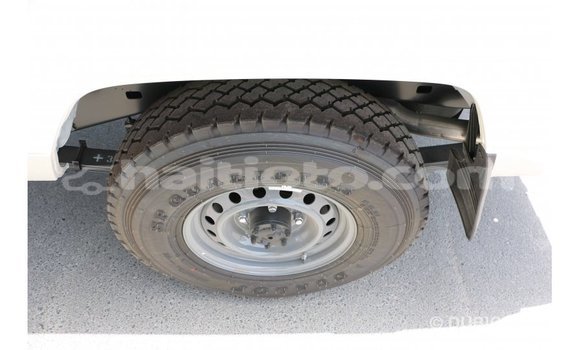 Acheter Import Voiture Toyota Land Cruiser Blanc à Import - Dubai, Artibonite Acheter Import Voiture Toyota Land Cruiser Blanc à Import - Dubai, Artibonite