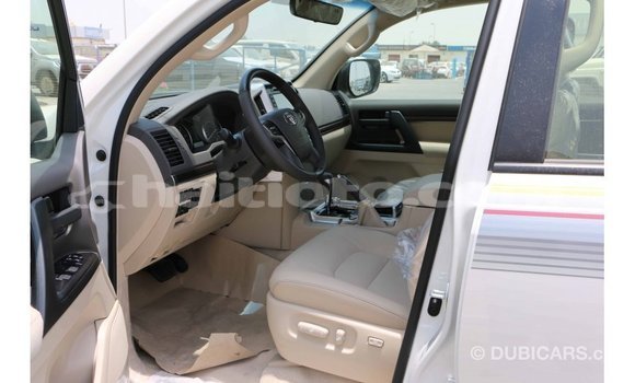 Acheter Import Voiture Toyota Land Cruiser Blanc à Import - Dubai, Artibonite Acheter Import Voiture Toyota Land Cruiser Blanc à Import - Dubai, Artibonite