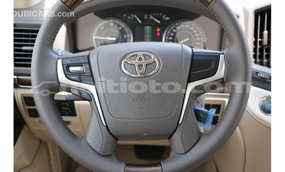 Acheter Import Voiture Toyota Land Cruiser Blanc à Import - Dubai, Artibonite Acheter Import Voiture Toyota Land Cruiser Blanc à Import - Dubai, Artibonite