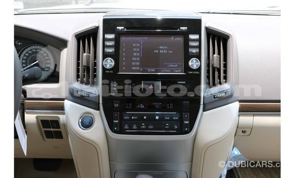 Acheter Import Voiture Toyota Land Cruiser Blanc à Import - Dubai, Artibonite Acheter Import Voiture Toyota Land Cruiser Blanc à Import - Dubai, Artibonite
