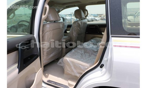 Acheter Import Voiture Toyota Land Cruiser Blanc à Import - Dubai, Artibonite Acheter Import Voiture Toyota Land Cruiser Blanc à Import - Dubai, Artibonite