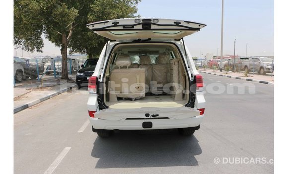 Acheter Import Voiture Toyota Land Cruiser Blanc à Import - Dubai, Artibonite Acheter Import Voiture Toyota Land Cruiser Blanc à Import - Dubai, Artibonite