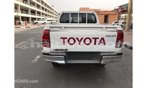 Acheter Import Voiture Toyota Hilux Blanc à Import - Dubai, Artibonite Acheter Import Voiture Toyota Hilux Blanc à Import - Dubai, Artibonite