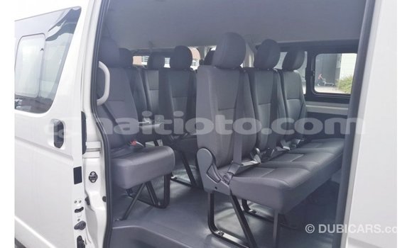 Acheter Import Voiture Toyota Hiace Blanc à Import - Dubai, Artibonite Acheter Import Voiture Toyota Hiace Blanc à Import - Dubai, Artibonite