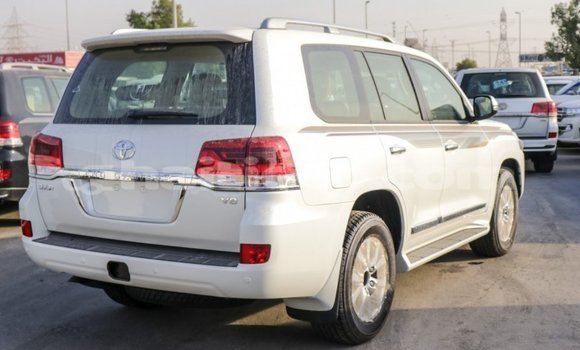Acheter Import Voiture Toyota Land Cruiser Blanc à Import - Dubai, Artibonite Acheter Import Voiture Toyota Land Cruiser Blanc à Import - Dubai, Artibonite