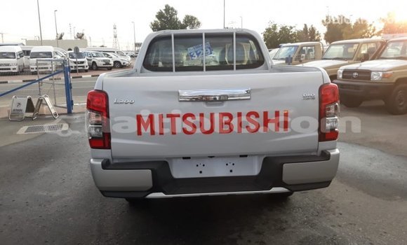 Acheter Import Voiture Mitsubishi L200 Blanc à Import - Dubai, Artibonite Acheter Import Voiture Mitsubishi L200 Blanc à Import - Dubai, Artibonite