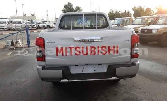 Acheter Import Voiture Mitsubishi L200 Blanc à Import - Dubai, Artibonite Acheter Import Voiture Mitsubishi L200 Blanc à Import - Dubai, Artibonite