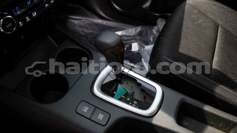 Big with watermark toyota hilux artibonite import dubai 2043