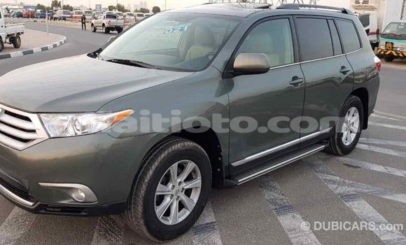 Acheter Import Voiture Toyota Highlander Vert à Import - Dubai, Artibonite Acheter Import Voiture Toyota Highlander Vert à Import - Dubai, Artibonite