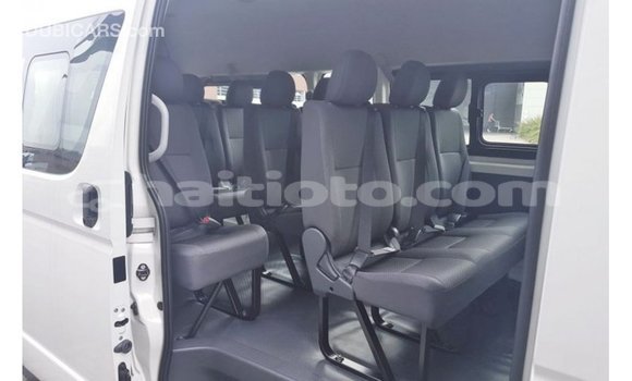 Acheter Import Voiture Toyota Hiace Blanc à Import - Dubai, Artibonite Acheter Import Voiture Toyota Hiace Blanc à Import - Dubai, Artibonite