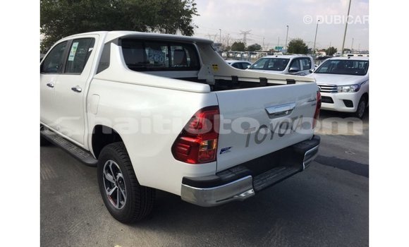 Acheter Import Voiture Toyota Hilux Blanc à Import - Dubai, Artibonite Acheter Import Voiture Toyota Hilux Blanc à Import - Dubai, Artibonite