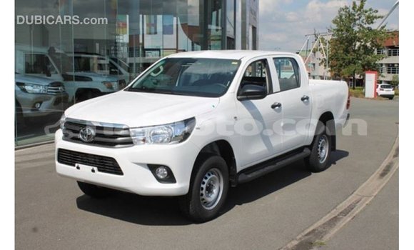 Acheter Import Voiture Toyota Hilux Blanc à Import - Dubai, Artibonite Acheter Import Voiture Toyota Hilux Blanc à Import - Dubai, Artibonite