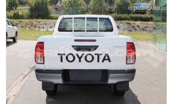 Acheter Import Voiture Toyota Hilux Blanc à Import - Dubai, Artibonite Acheter Import Voiture Toyota Hilux Blanc à Import - Dubai, Artibonite