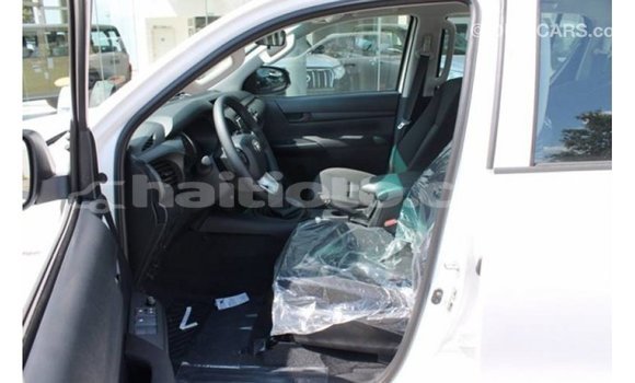 Acheter Import Voiture Toyota Hilux Blanc à Import - Dubai, Artibonite Acheter Import Voiture Toyota Hilux Blanc à Import - Dubai, Artibonite