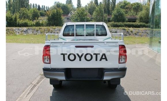 Buy Import Toyota Hilux White Car in Import - Dubai in Artibonite Buy Import Toyota Hilux White Car in Import - Dubai in Artibonite