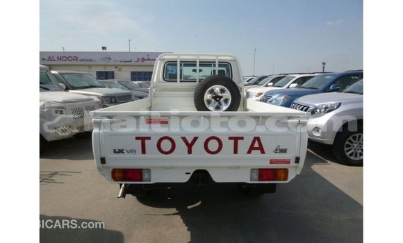 Acheter Import Voiture Toyota Land Cruiser Blanc à Import - Dubai, Artibonite Acheter Import Voiture Toyota Land Cruiser Blanc à Import - Dubai, Artibonite