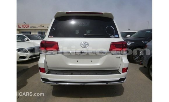 Acheter Import Voiture Toyota Land Cruiser Blanc à Import - Dubai, Artibonite Acheter Import Voiture Toyota Land Cruiser Blanc à Import - Dubai, Artibonite