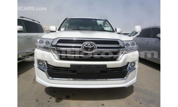 Acheter Import Voiture Toyota Land Cruiser Blanc à Import - Dubai, Artibonite Acheter Import Voiture Toyota Land Cruiser Blanc à Import - Dubai, Artibonite